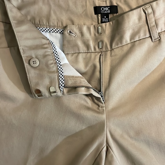 2/$30 Chic by Jacob Beige Capri Pants Size 6 - Picture 12 of 14
